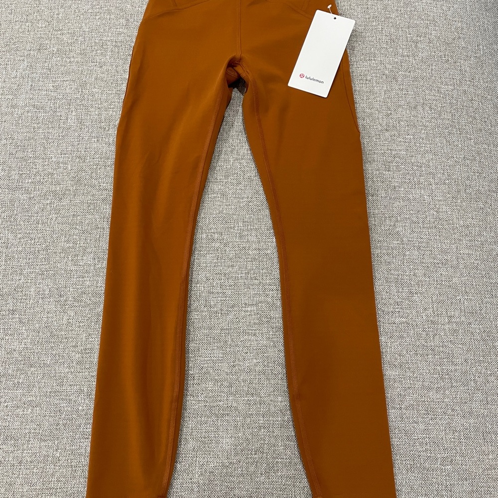 Brand new beautiful Lululemon InStill HR 28” leggings!!